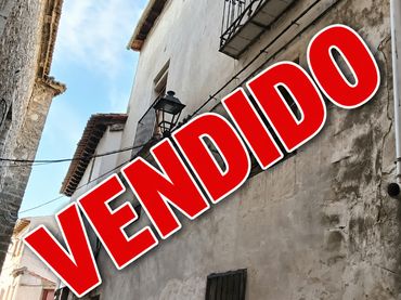 Casa amb balcó en venda a Pastrana