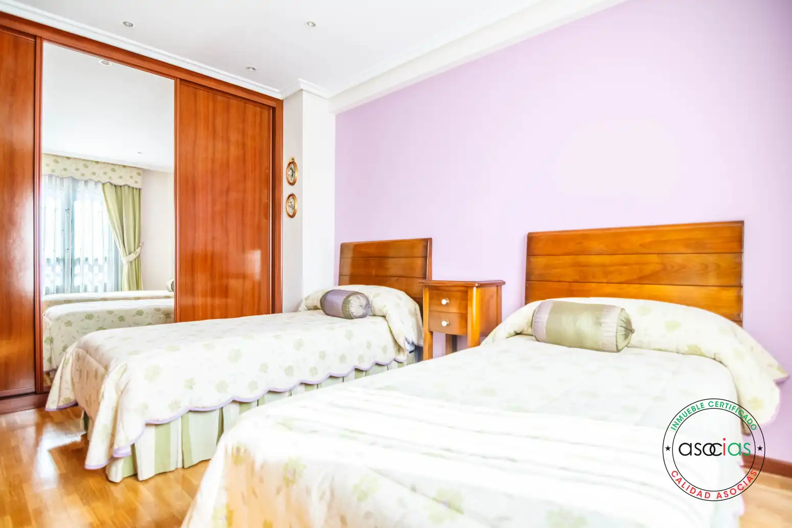 Habitación de Casa adosada en venta en Grado con Calefacción, Jardín privado y Parquet
