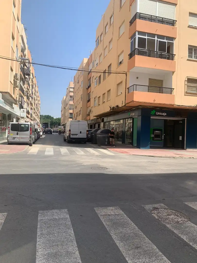 Vista exterior de Pis en venda en Almería amb Aire condicionat