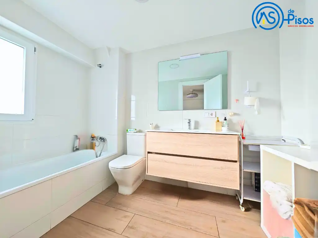 Bathroom of Flat for rent in Zaragoza  with Air Conditioner, Heating and Parquet flooring