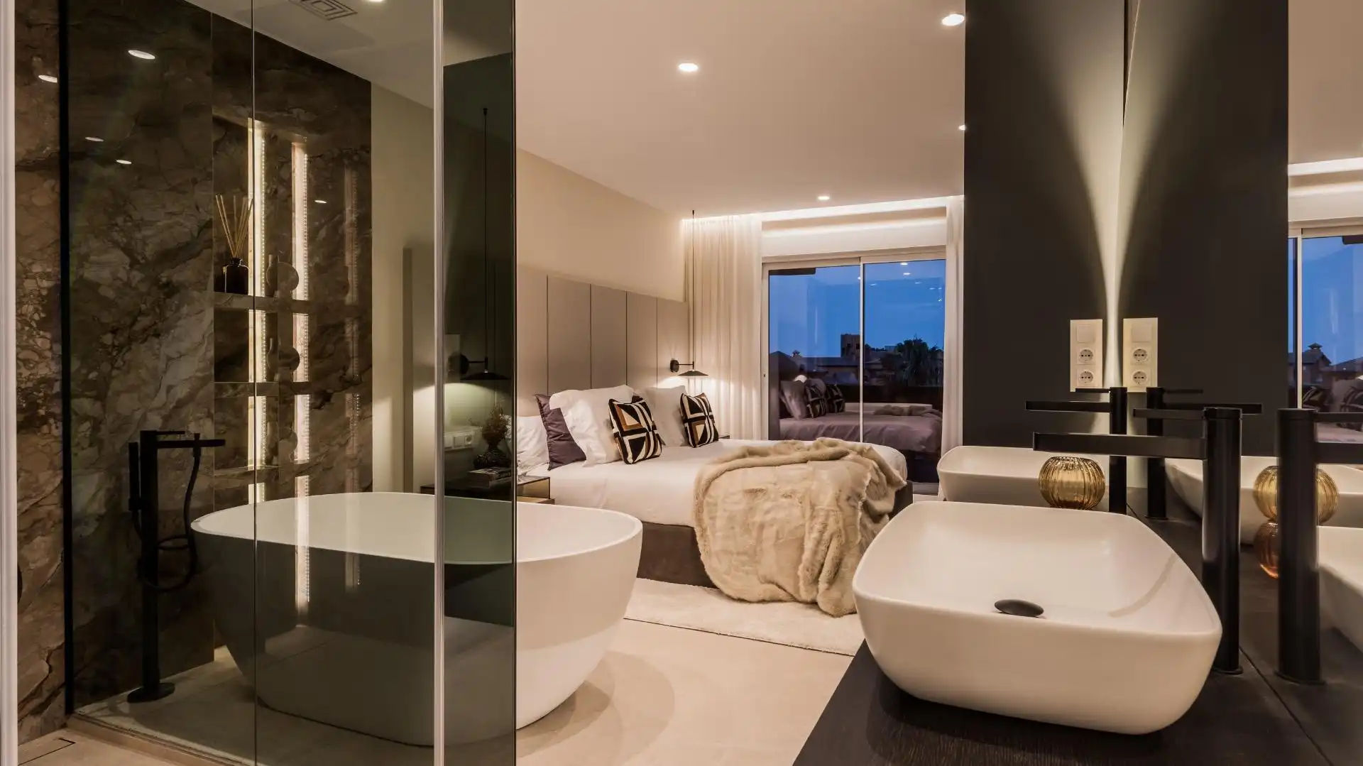 Schlafzimmer von Wohnungen zum Verkauf in Estepona mit Klimaanlage, Heizung und Privatgarten