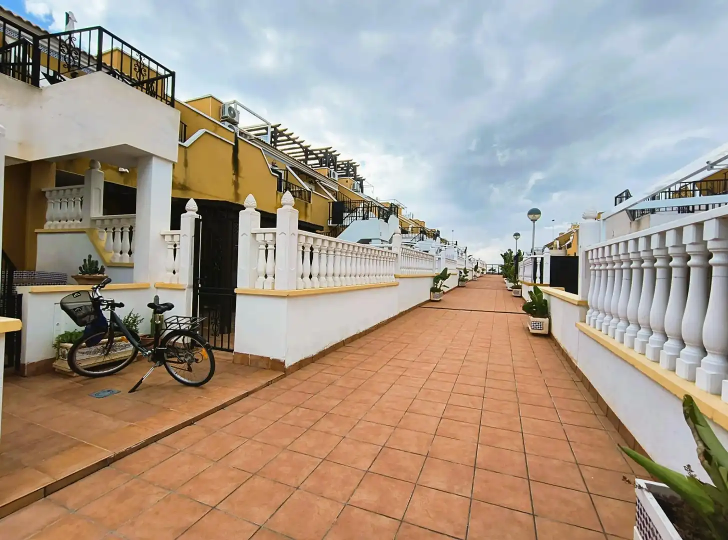 Vista exterior de Casa o xalet en venda en Elche / Elx amb Aire condicionat, Jardí privat i Terrassa