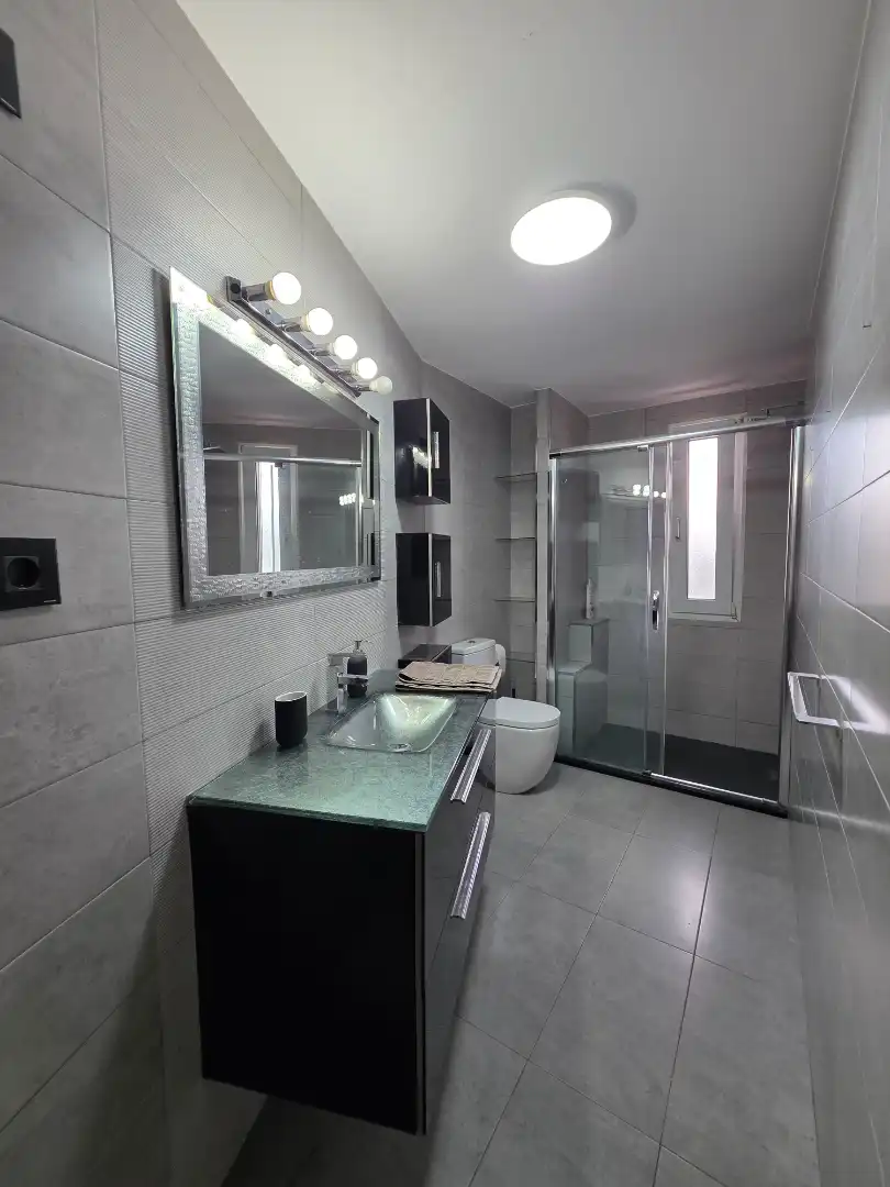 Badezimmer von Wohnung zur Miete in Castro-Urdiales mit Privatgarten, Terrasse und Schwimmbad