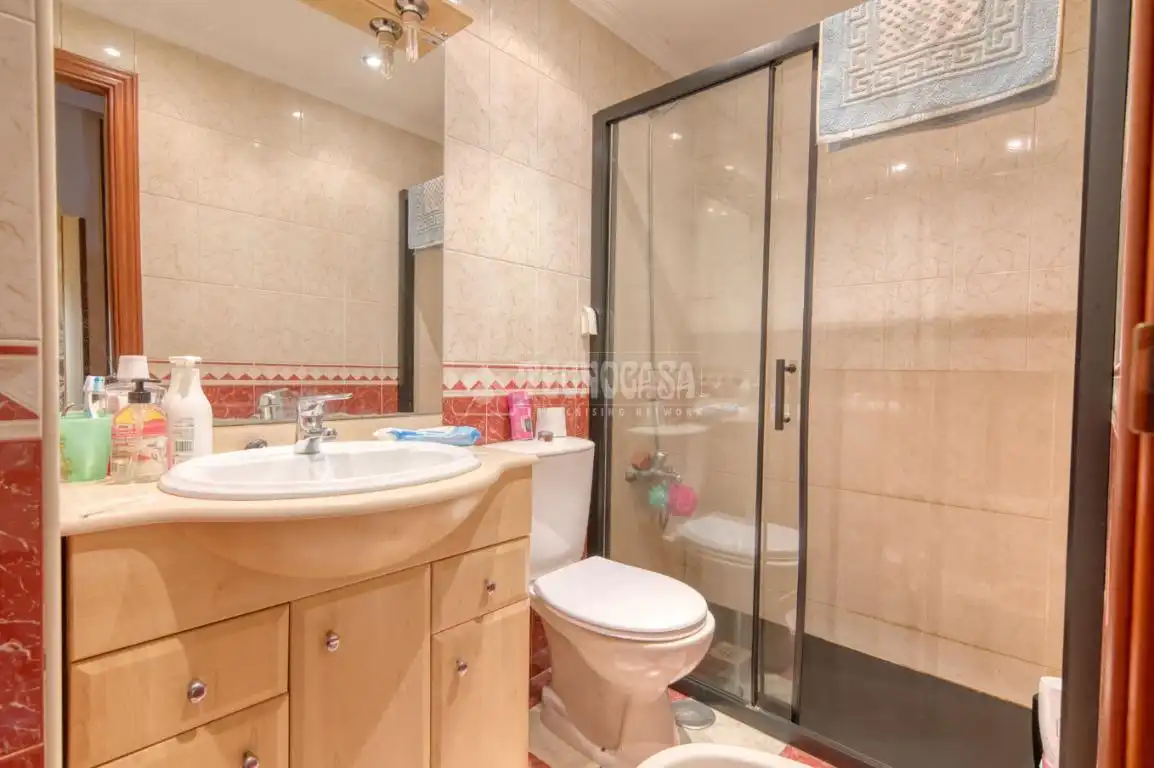 Baño de Casa adosada en venta en Valladolid con Calefacción, Parquet y Balcón