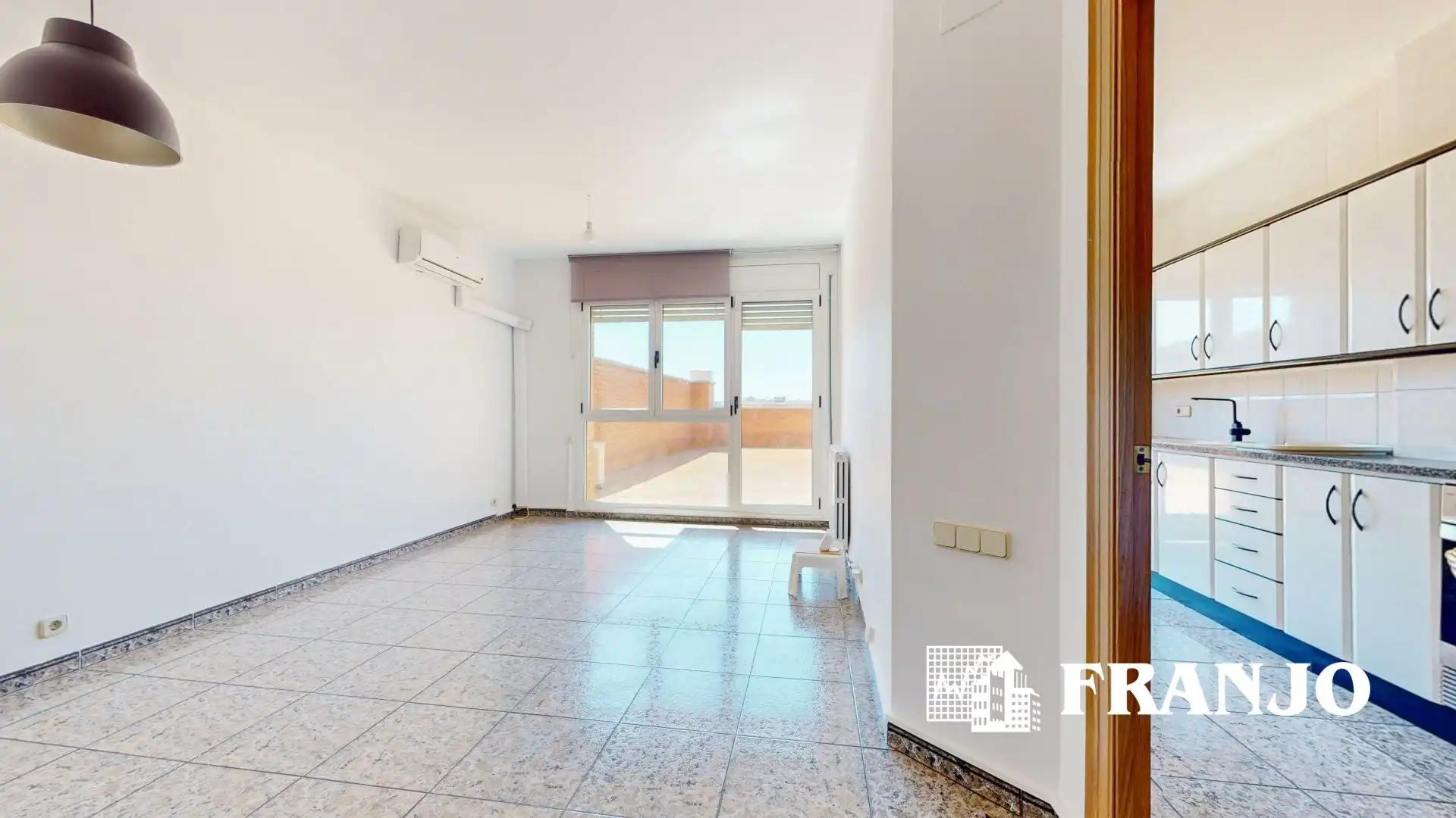 Außenansicht von Einfamilien-Reihenhaus zum Verkauf in Barberà del Vallès mit Klimaanlage, Heizung und Terrasse