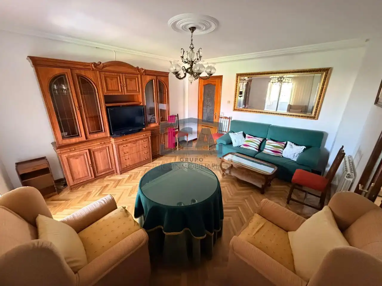 Living room of Flat for rent in Cáceres  with Air Conditioner, Heating and Parquet flooring