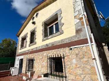 Casa con balcón en venta en Medina de Pomar