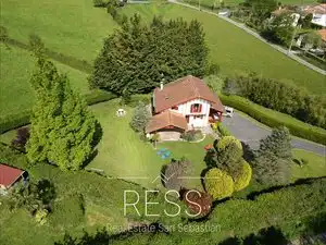 Vista exterior de Casa o chalet en venta en Urrugne con Amueblado