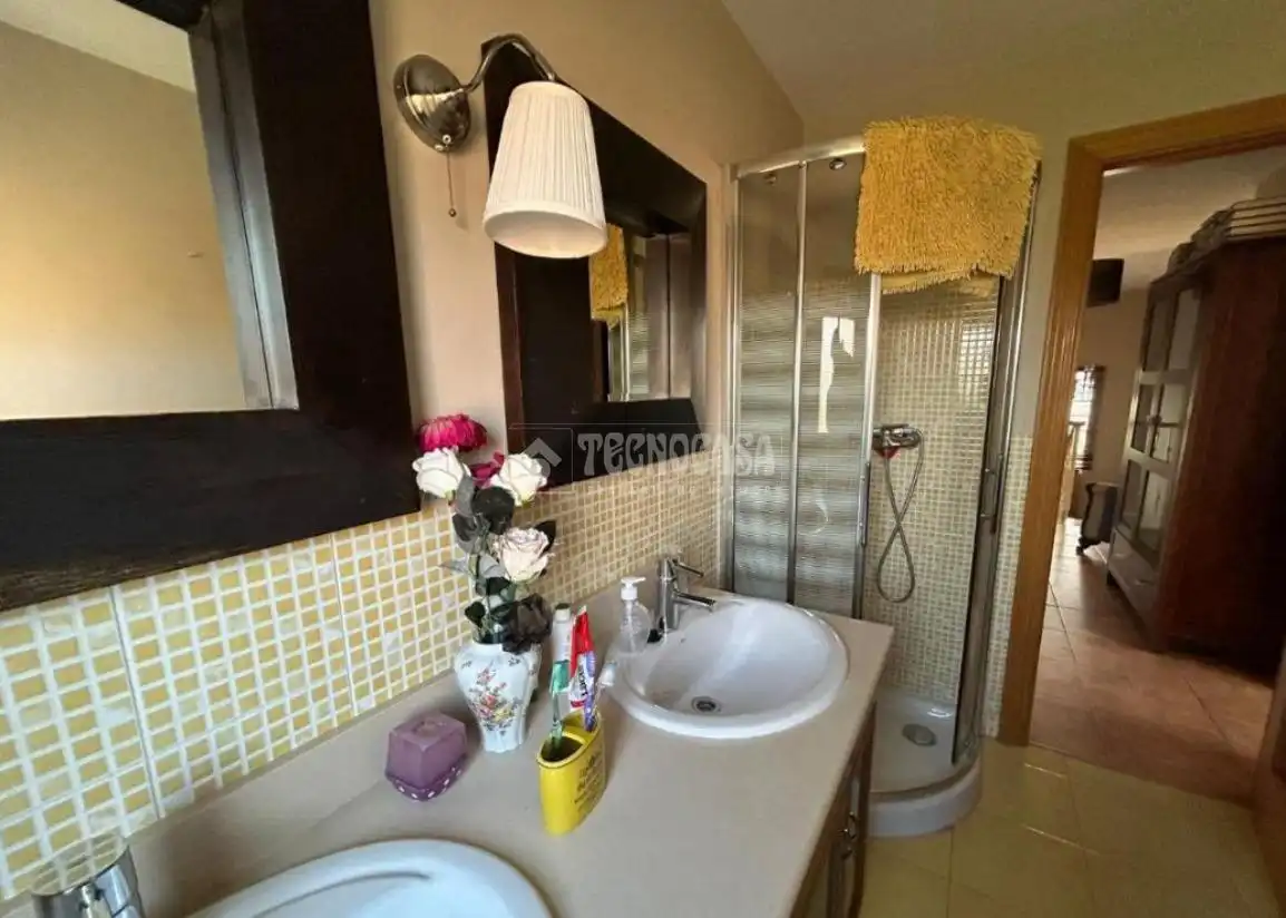 Baño de Casa adosada en venta en Baeza con Aire acondicionado, Calefacción y Piscina