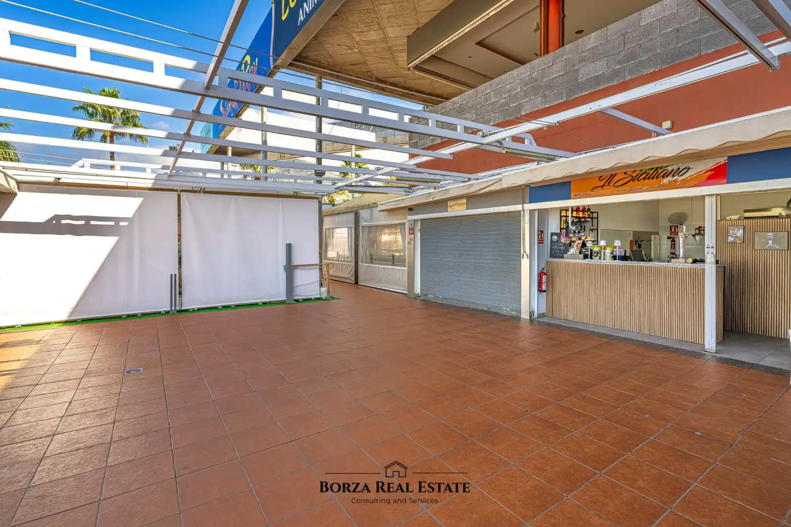 Terraza de Local en traspaso en Adeje con Terraza y Amueblado