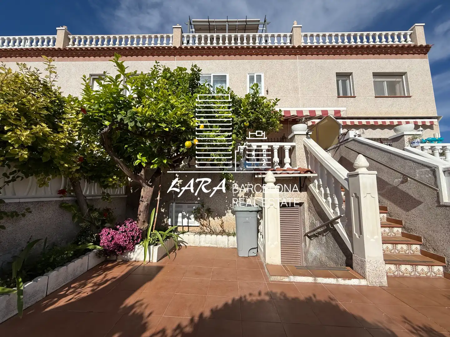 Vista exterior de Casa adosada en venda en Creixell amb Aire condicionat, Calefacció i Jardí privat