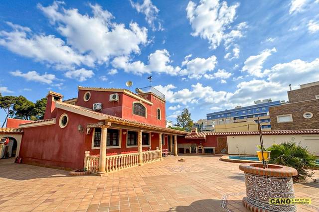 Casa-chalet en Venta en  de Alhadra en Los Molinos - Villa Blanca