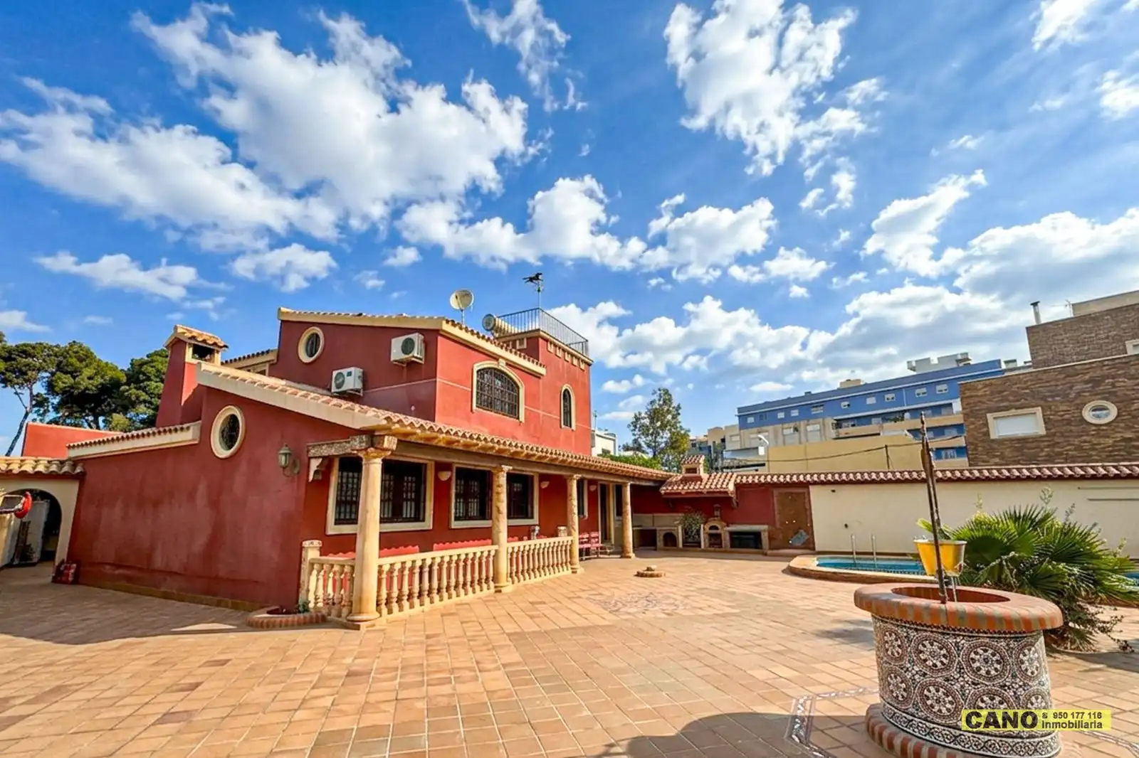 Vista exterior de Casa o chalet en venta en  Almería Capital con Aire acondicionado, Calefacción y Piscina