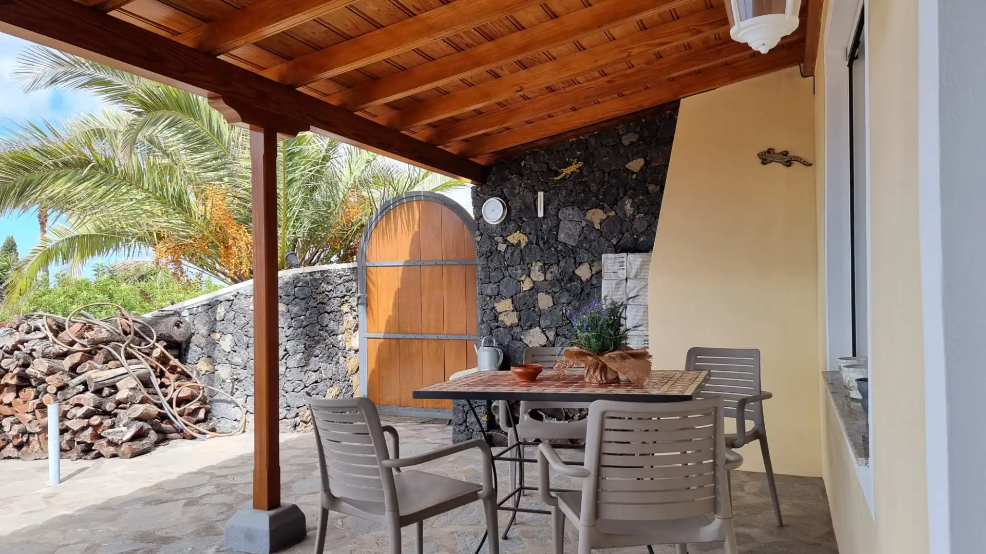 Terrassa de Casa o xalet en venda en El Paso amb Aire condicionat, Calefacció i Jardí privat
