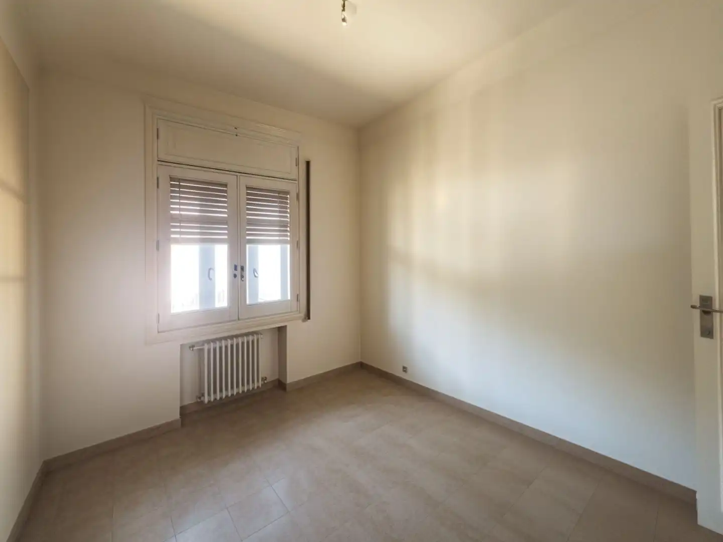 Bedroom of Flat for sale in Zaragoza  with Heating, Terrace and Storage room