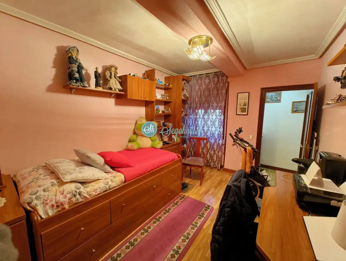 Bedroom of Flat for sale in Segovia  with Air Conditioner, Heating and Balcony
