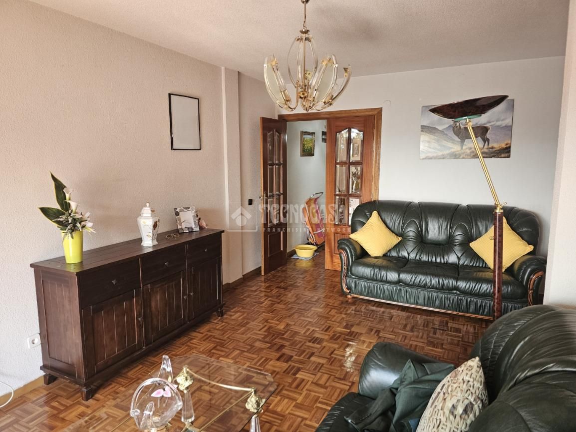Sala d'estar de Pis en venda en Alcalá de Henares amb Aire condicionat, Calefacció i Parquet