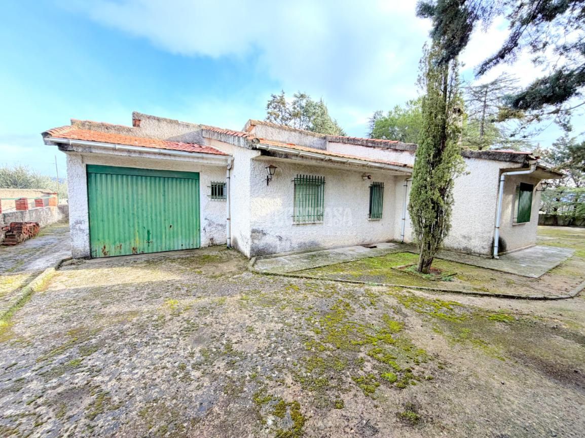Vista exterior de Casa adosada en venta en Torremocha de Jarama