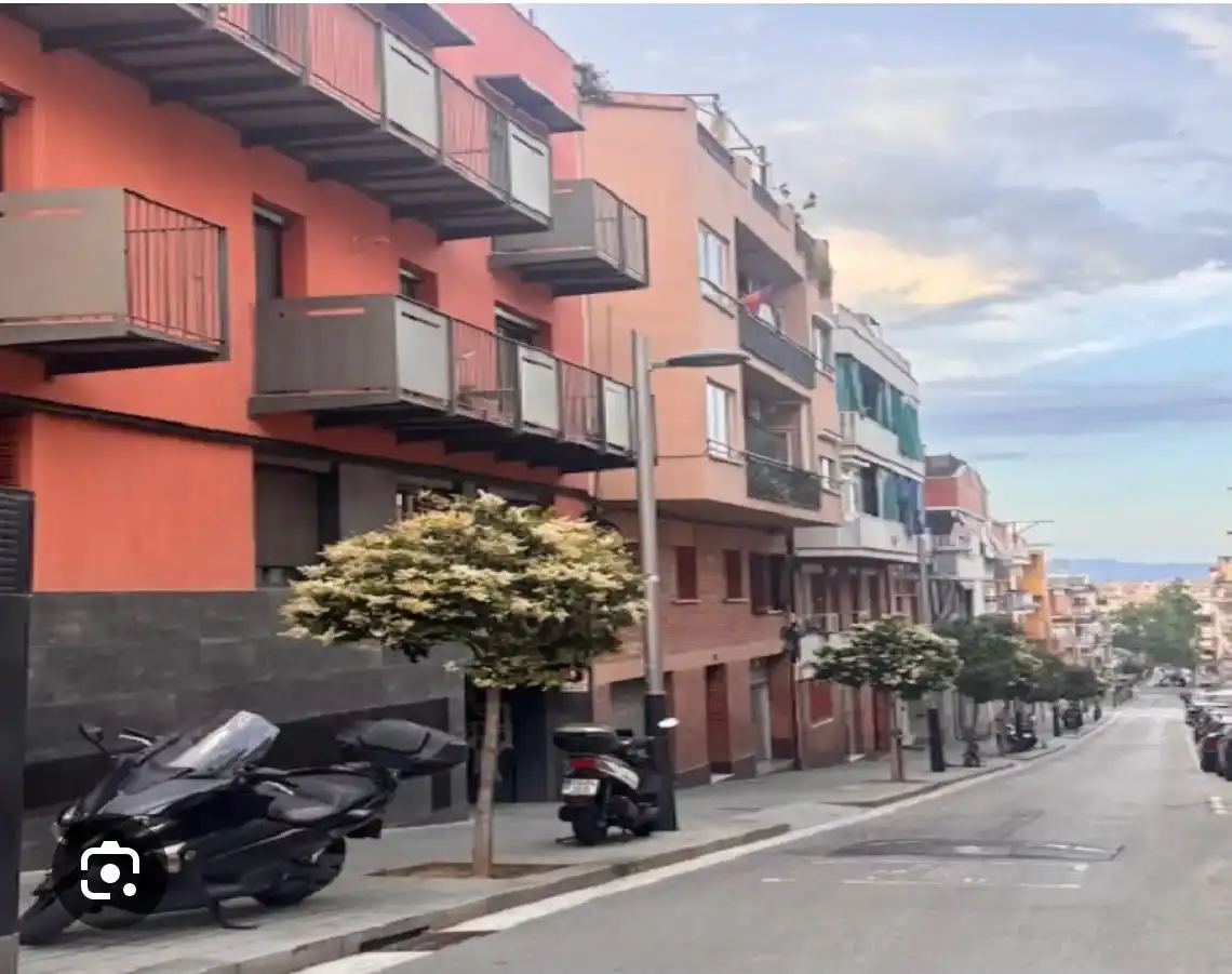 Vista exterior de Pis en venda en Barcelona amb Terrassa i Moblat