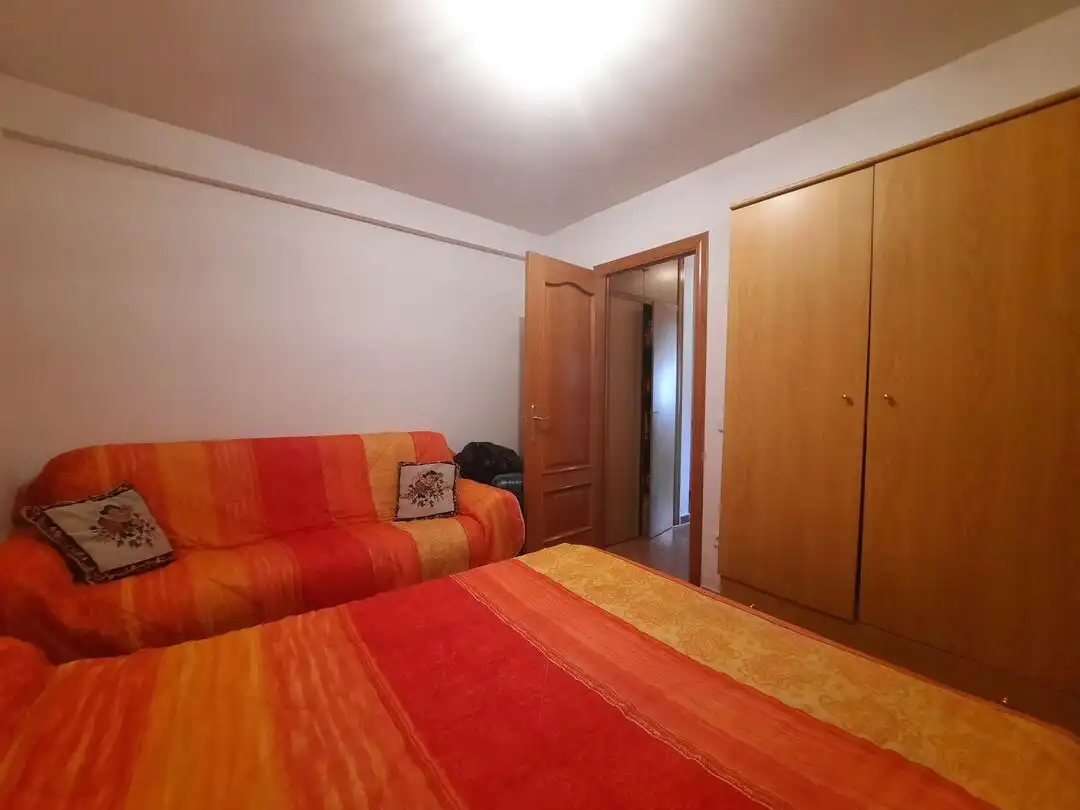 Habitación de Casa adosada en venta en Escalona con Aire acondicionado, Calefacción y Jardín privado