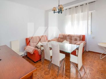 Flat with balcony to rent in Calle Tórtola