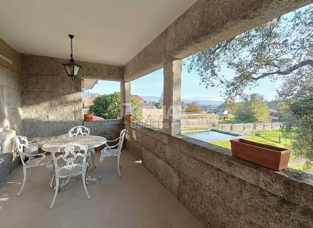 Terrassa de Casa o xalet en venda en Tui amb Calefacció, Jardí privat i Parquet