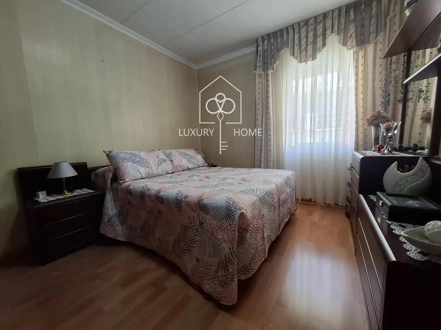 Habitación de Ático en venta en L'Hospitalet de Llobregat con Aire acondicionado, Calefacción y Parquet