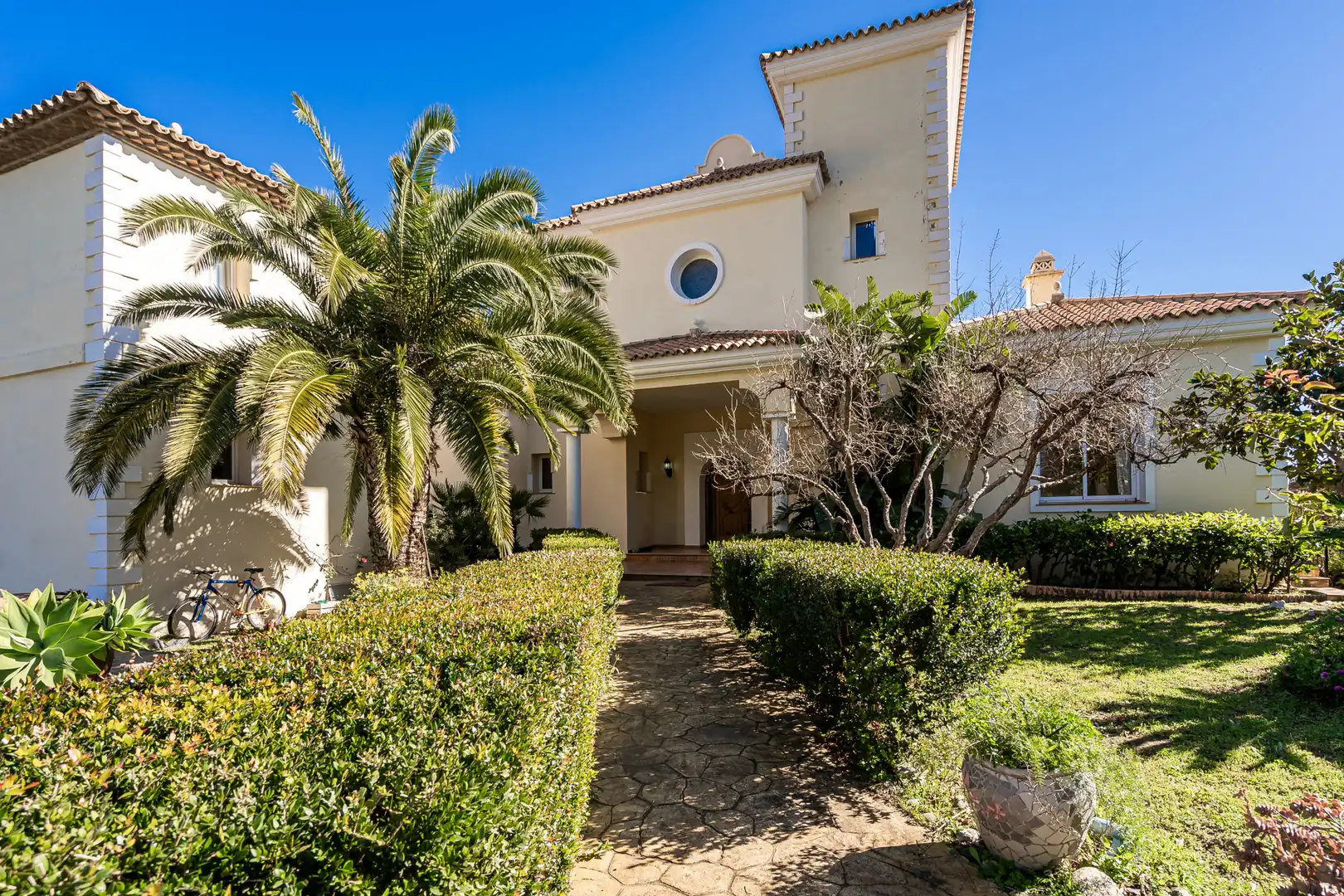 Vista exterior de Casa o chalet en venta en Estepona con Aire acondicionado, Terraza y Amueblado
