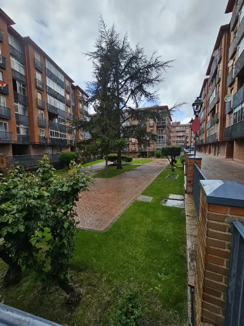 Vista exterior de Pis en venda en Ávila Capital amb Balcó