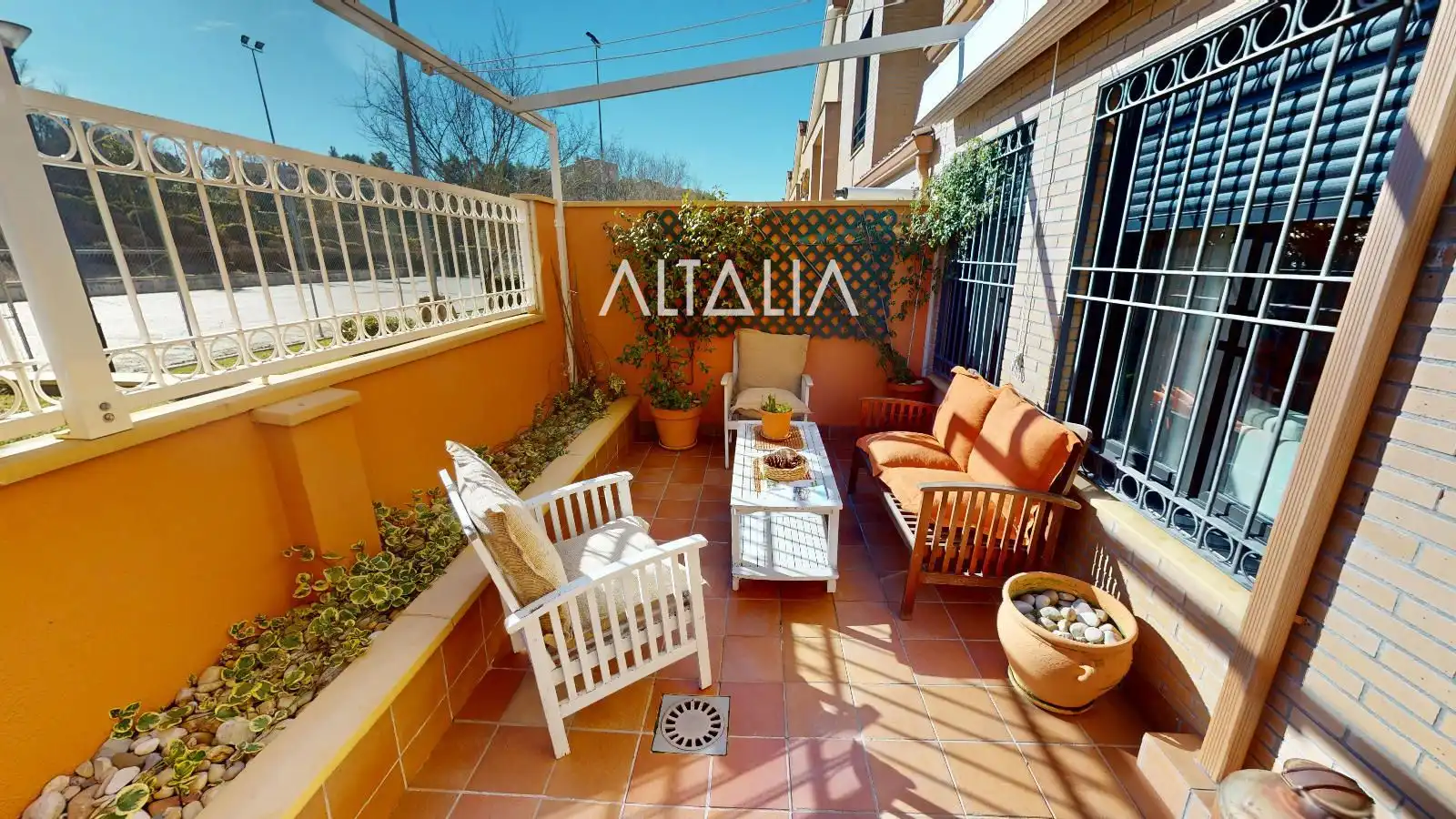 Terraza de Casa adosada en venta en Cuenca con Calefacción, Piscina y Piscina comunitaria
