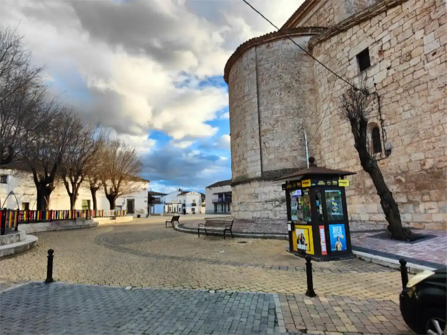 Vista exterior de Casa adosada en venda en Torres de la Alameda amb Balcó