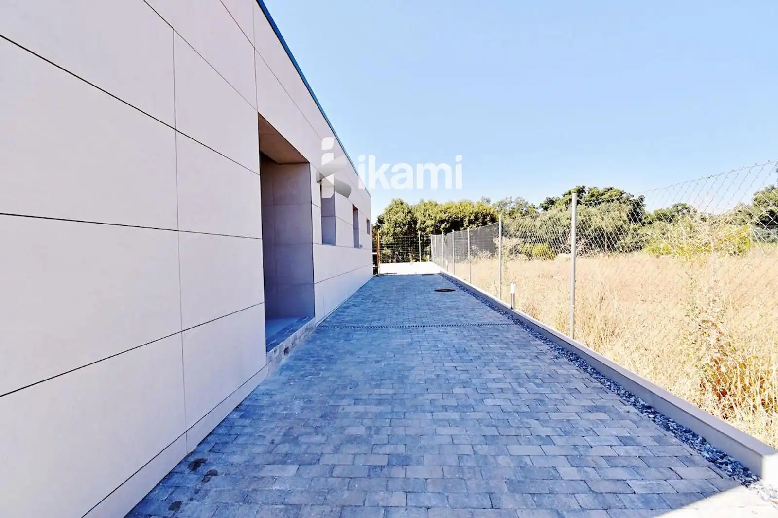 Houses for sale in Chiloeches  with Air Conditioner and Alarm