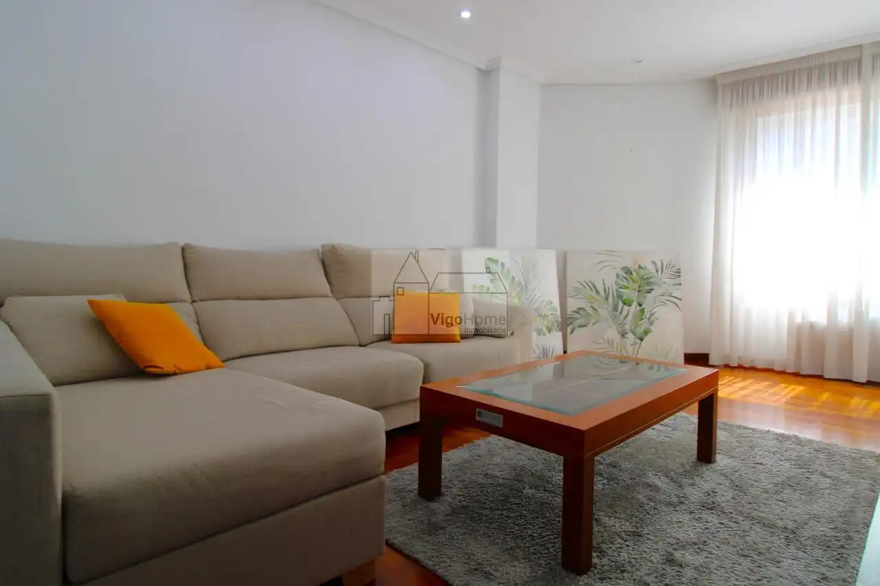 Living room of Flat for rent in Vigo   with Heating, Parquet flooring and Storage room