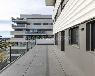 Vista exterior de Apartament de lloguer en Esplugues de Llobregat amb Aire condicionat, Calefacció i Parquet