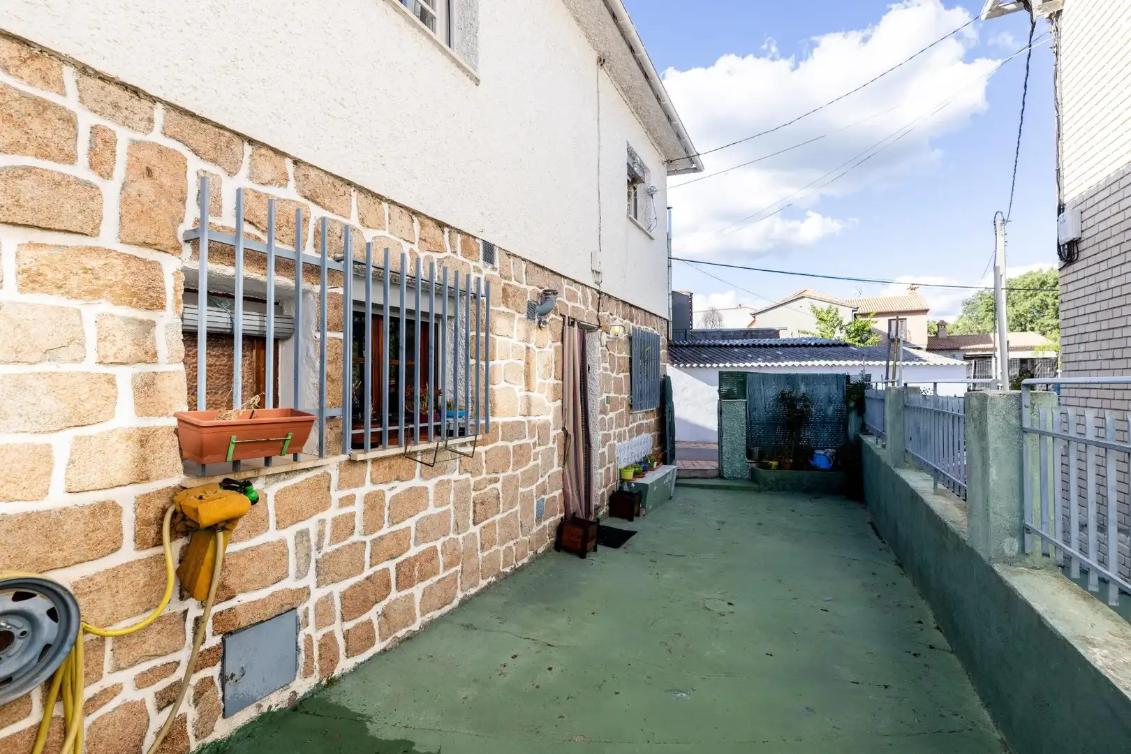 Exterior view of Houses for sale in Fresnedillas de la Oliva  with Heating