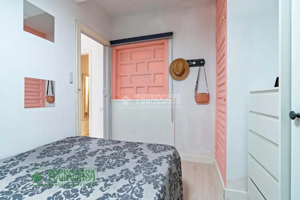 Bedroom of Flat for sale in Roquetas de Mar  with Terrace, Furnished and Alarm