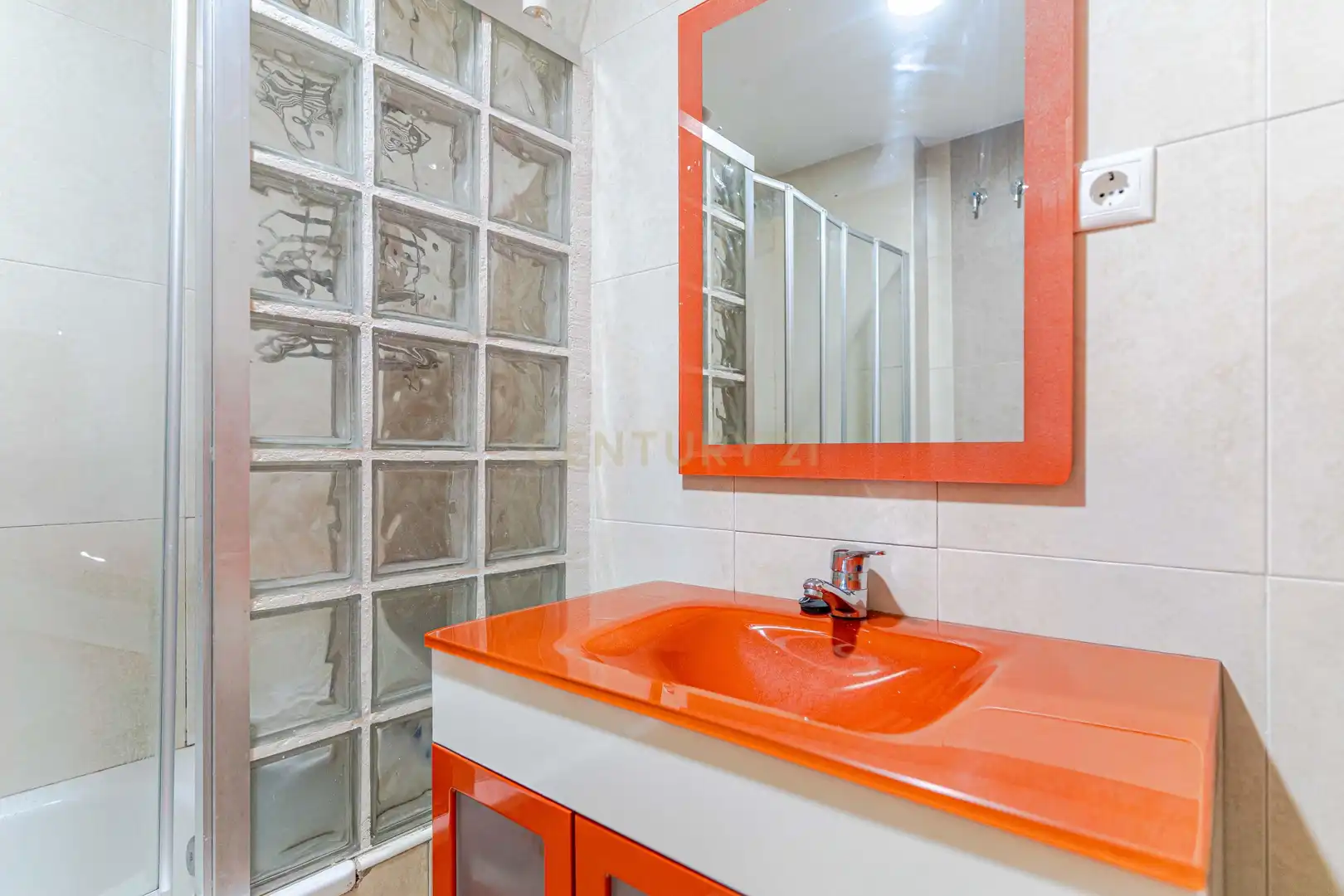 Baño de Piso en venta en Pulianas con Aire acondicionado, Trastero y Lavadora
