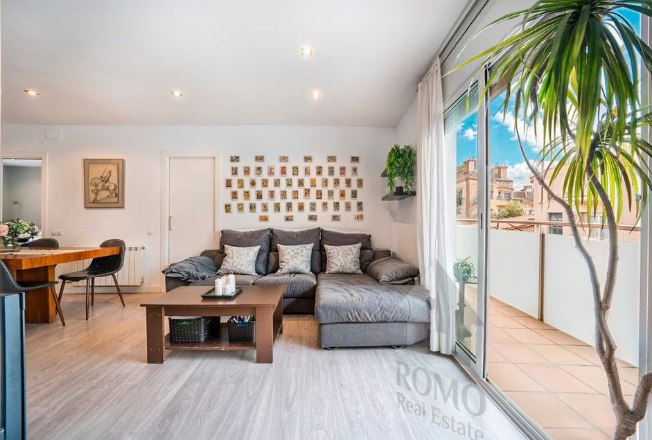 Living room of Flat for sale in Sant Boi de Llobregat  with Air Conditioner, Heating and Parquet flooring