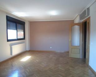 Dormitori de Pis de lloguer en Fuenlabrada amb Calefacció, Parquet i Terrassa