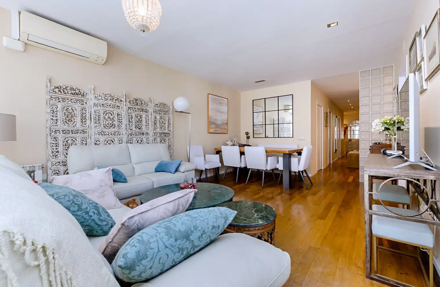 Wohnzimmer von Wohnung zum Verkauf in Barcelona mit Klimaanlage, Heizung und Parkett