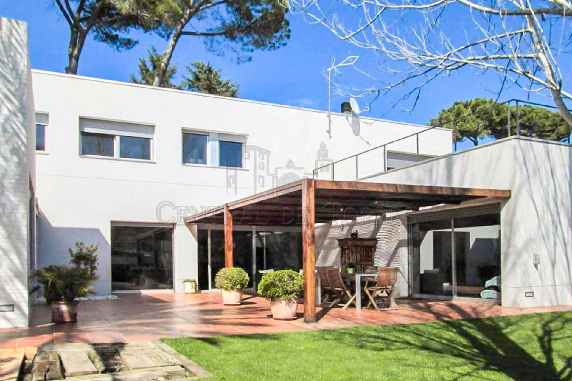 Jardí de Casa o xalet en venda en Sant Cugat del Vallès amb Aire condicionat, Calefacció i Jardí privat