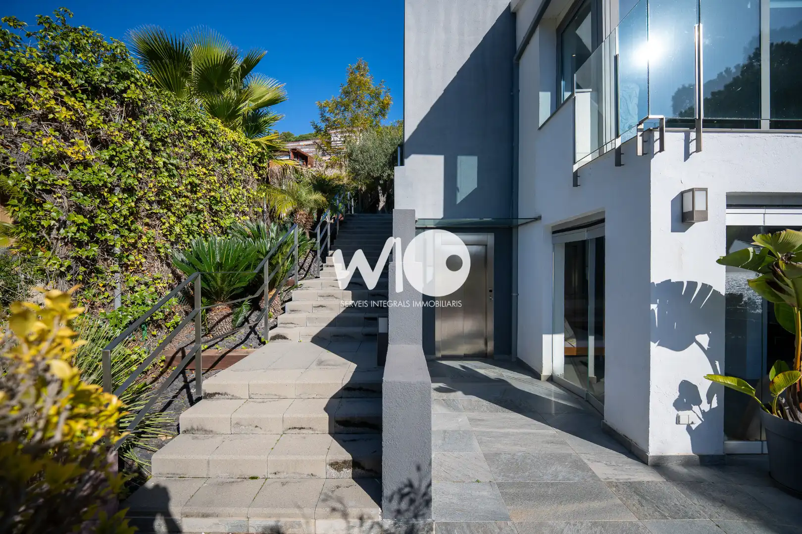 Vista exterior de Casa o chalet en venta en Blanes con Jardín privado, Terraza y Piscina