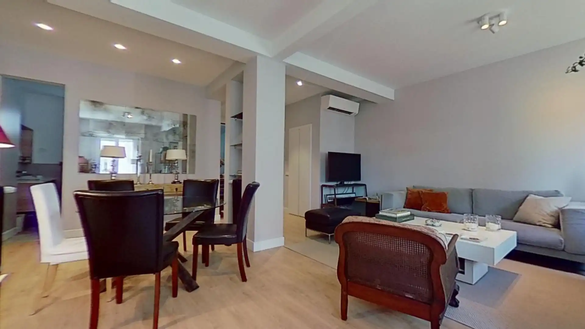 Living room of Flat for rent in  Madrid Capital  with Air Conditioner, Heating and Oven