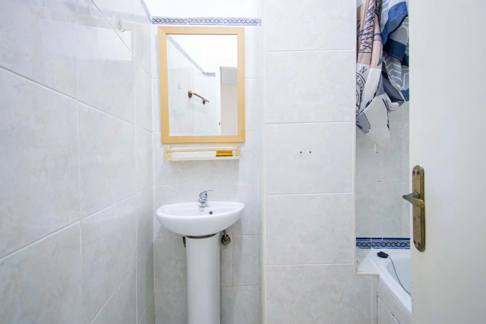Bany de Pis en venda en Sevilla amb Aire condicionat, Calefacció i Terrassa