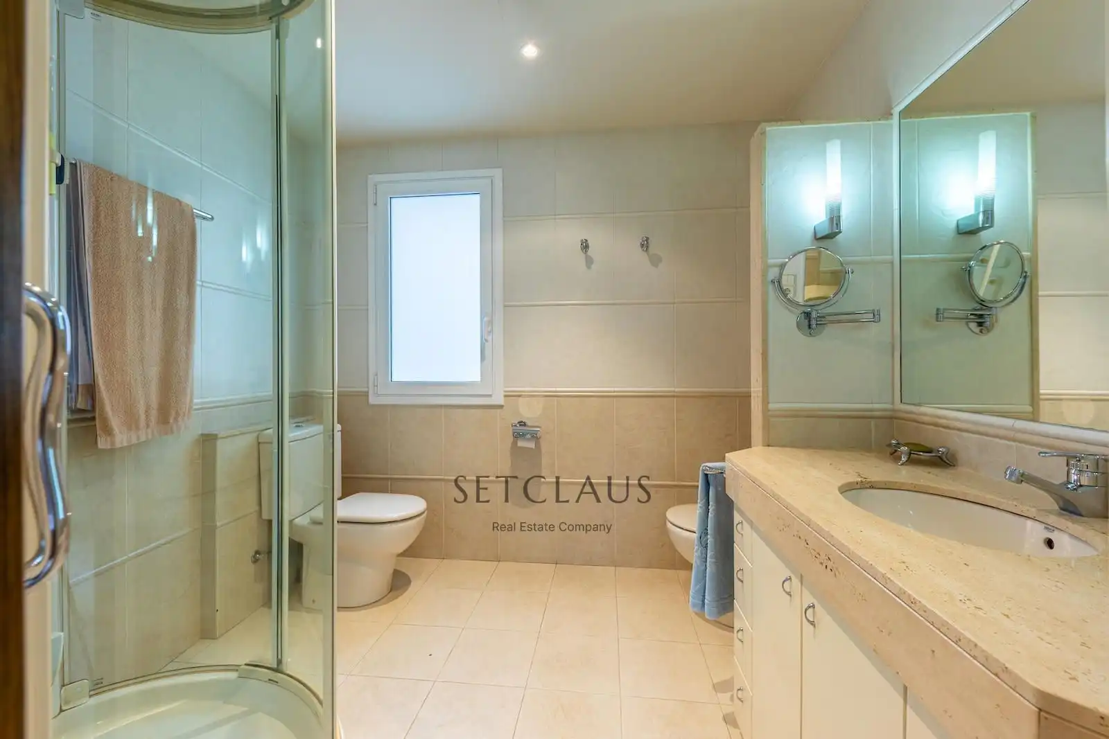 Badezimmer von Dachboden zum Verkauf in Badalona mit Heizung, Terrasse und Alarm