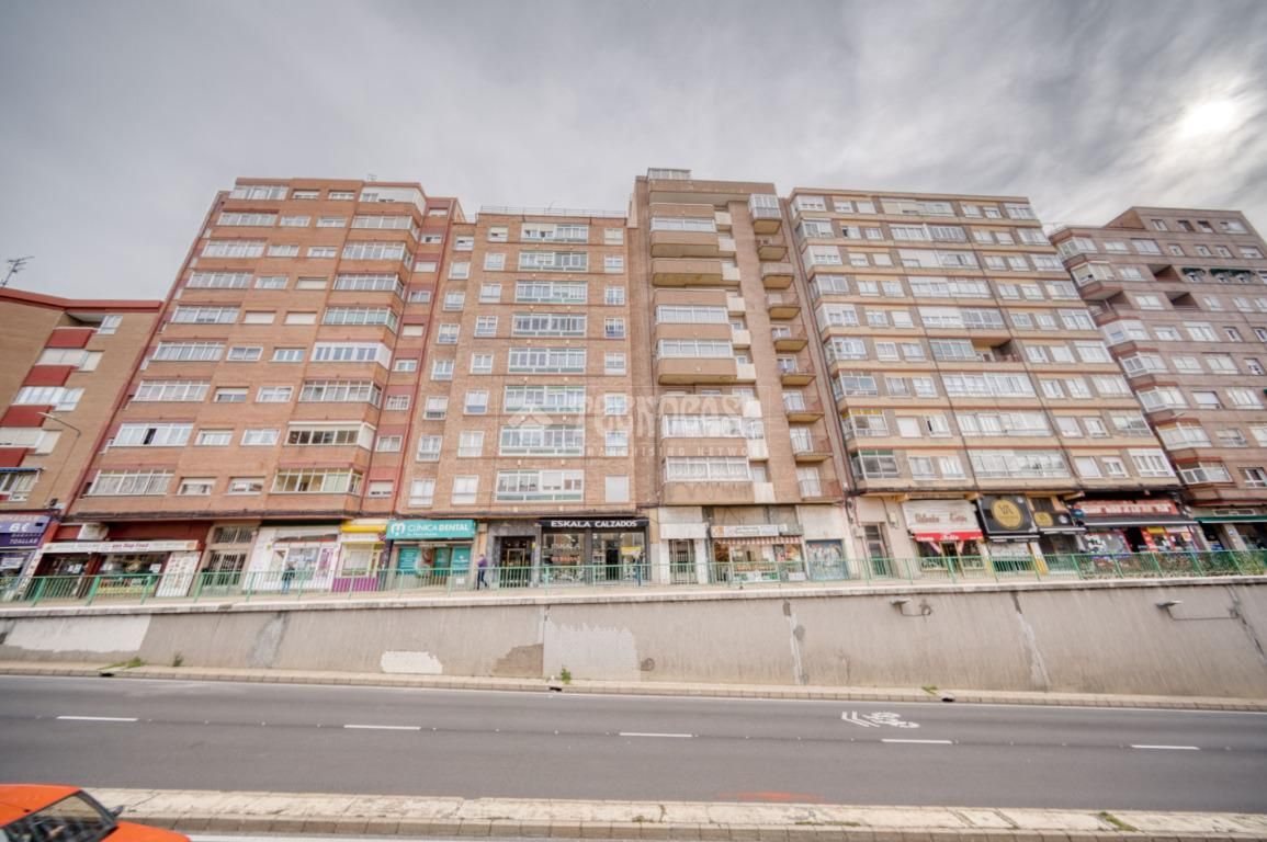 Exterior view of Flat for sale in Valladolid Capital  with Heating, Parquet flooring and Terrace