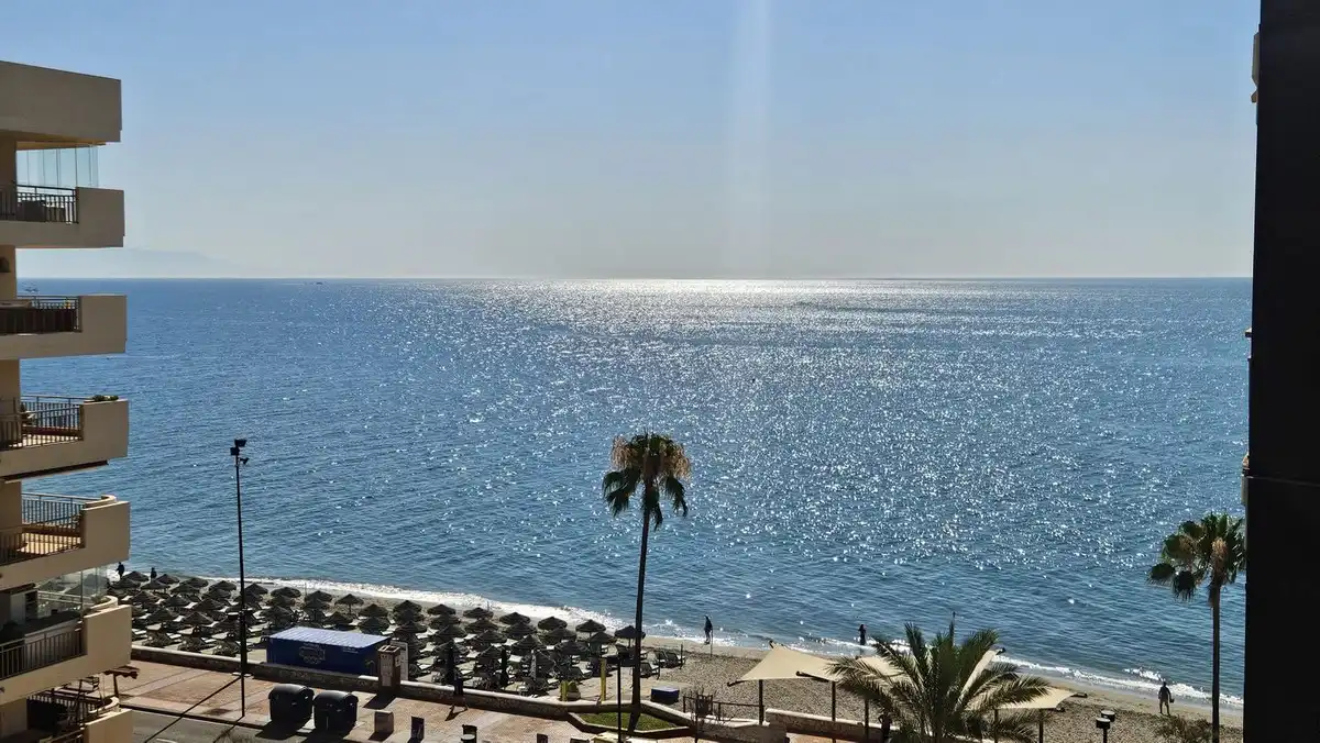 Vista exterior de Apartament en venda en Fuengirola amb Aire condicionat, Calefacció i Alarma
