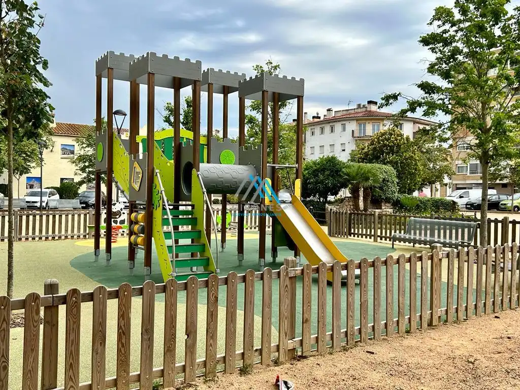 Außenansicht von Wohnung zum Verkauf in Santa Cristina d'Aro mit Heizung und Terrasse