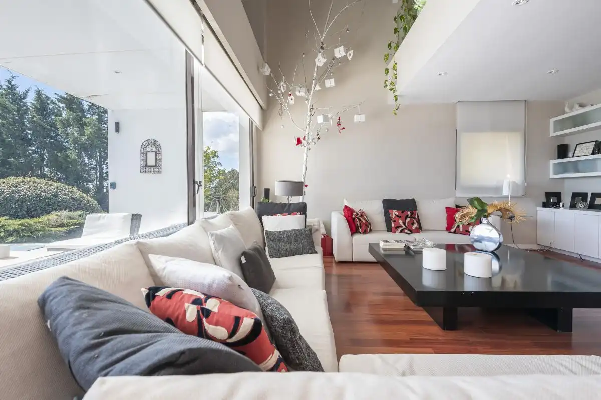 Sala d'estar de Casa o xalet en venda en Valdemorillo amb Calefacció, Jardí privat i Terrassa