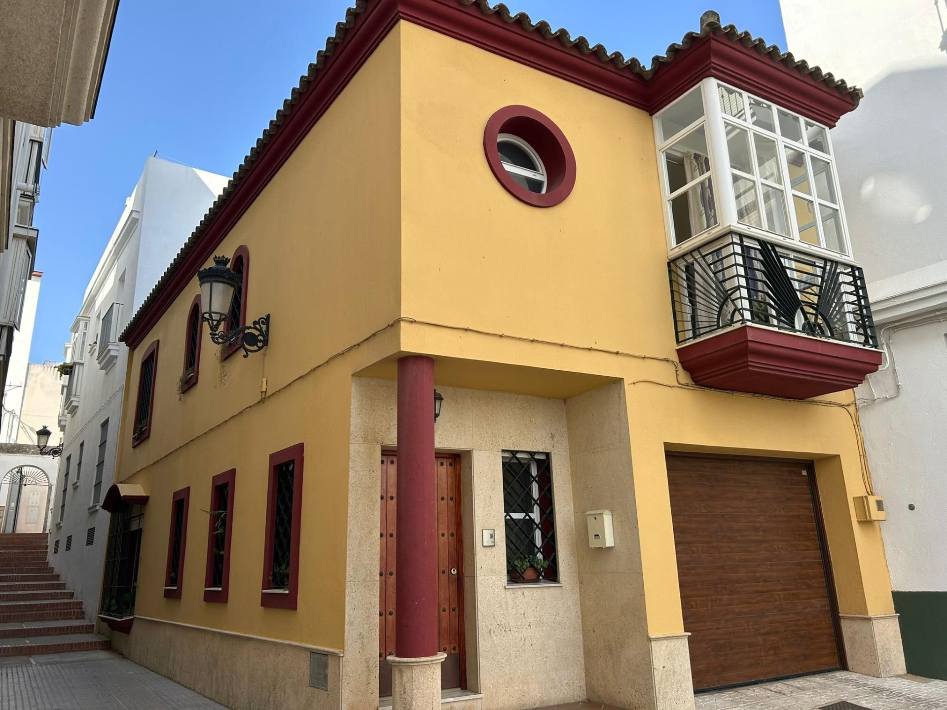 Vista exterior de Casa adosada en venda en Chiclana de la Frontera amb Aire condicionat i Balcó